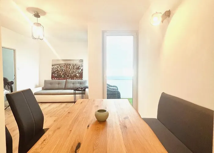 Mit Wunderschoenem Seeblick Appartement